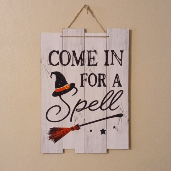 Wooden "Come In For A Spell" Witch Halloween Sign - Picture 5 of 5